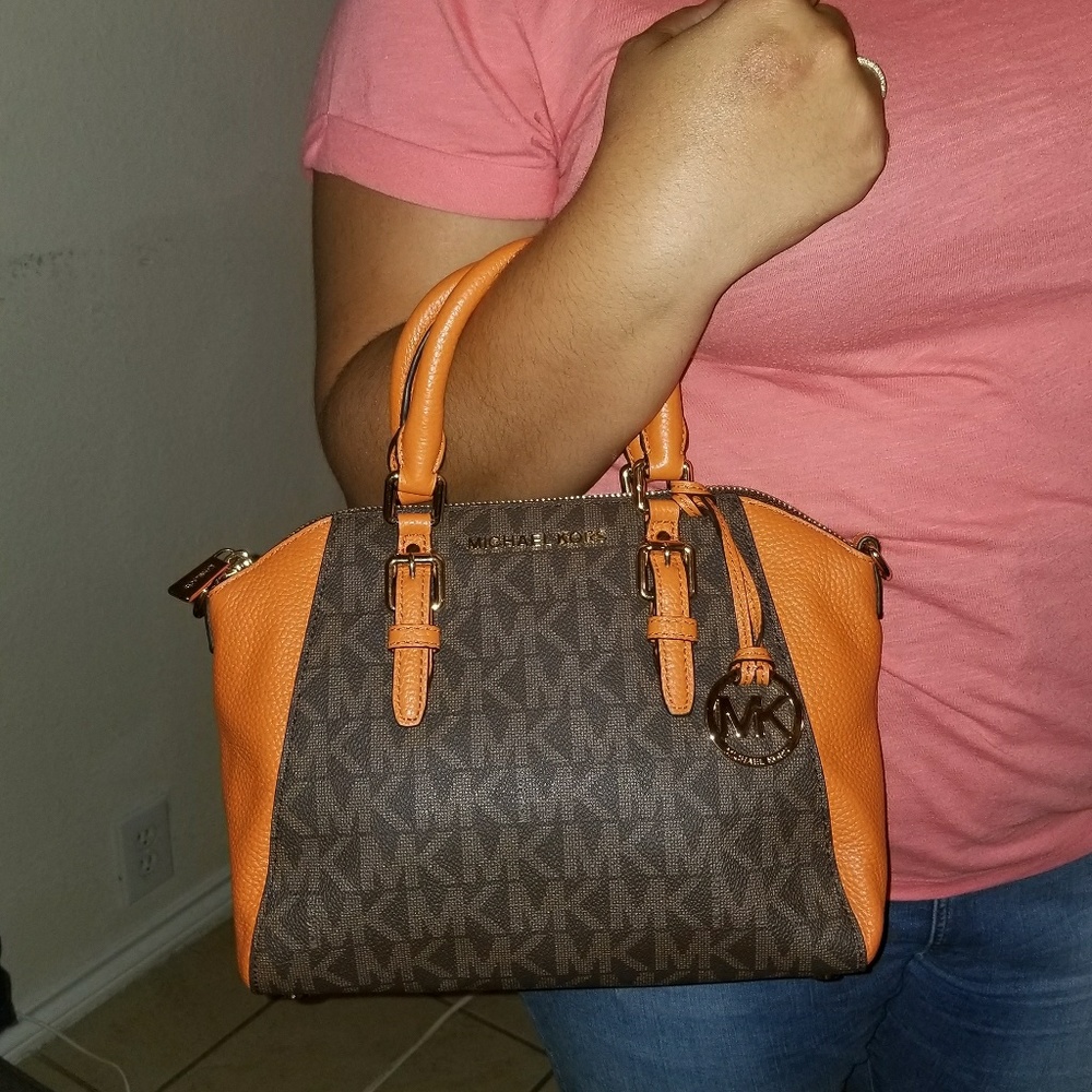 Michael Kors messenger purse